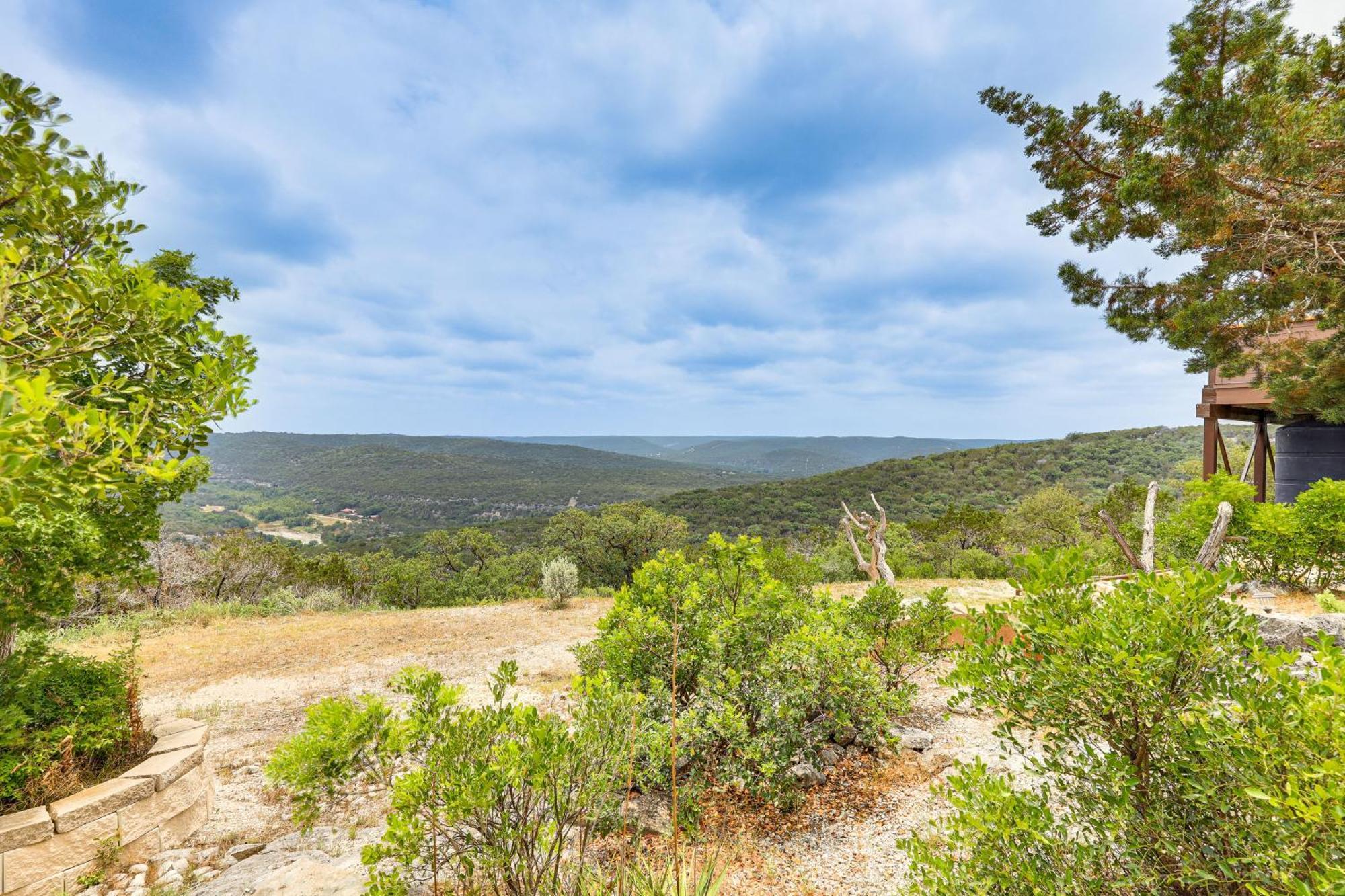 Scenic Leakey Vacation Rental With Private Patio! Exterior photo